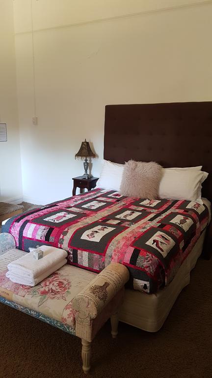 Suites On Avon Йорк Экстерьер фото