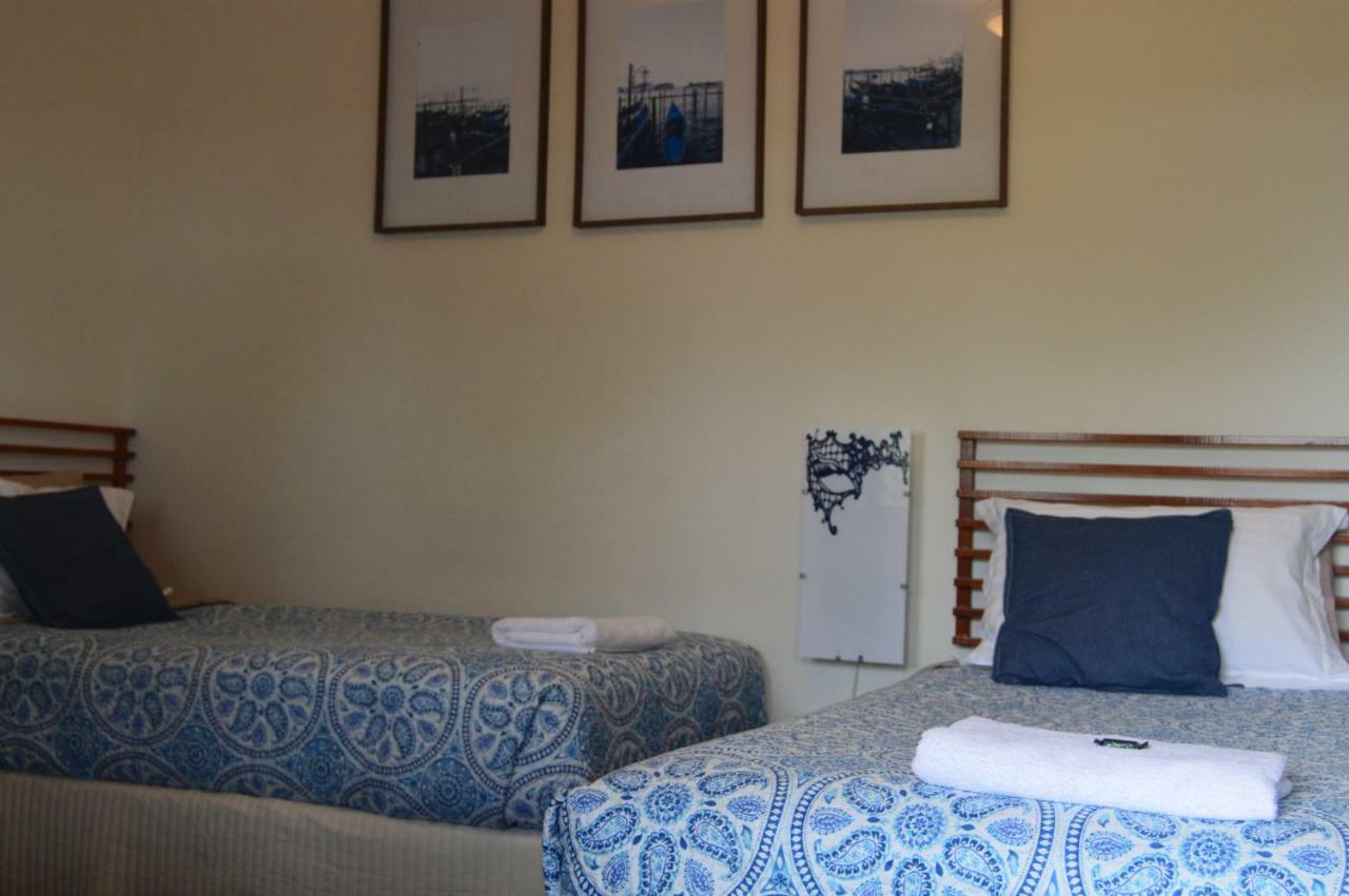 Suites On Avon Йорк Экстерьер фото